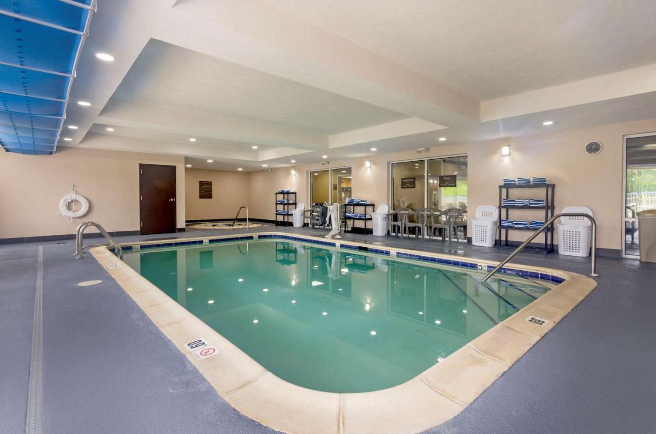 Comfort Inn & Suites Hillsville I-77 Bagian luar foto